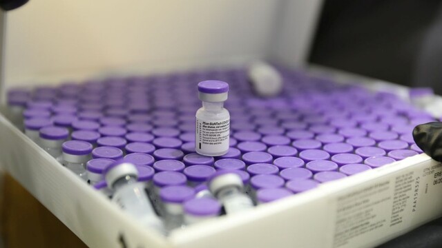 Čoskoro môžu očkovať aj staršie deti, Pfizer naznačil dátum