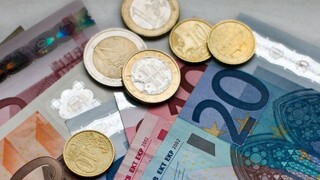 Zvýšenie výdavkov je neprimerané, tvrdia analytici. Môže zadlžiť krajinu