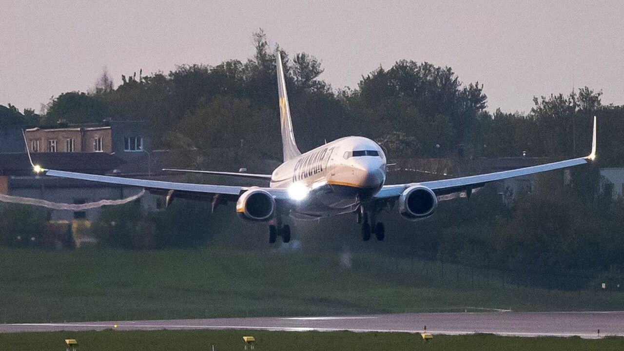 Pozastavujeme prelety aerolíniám z Bieloruska, oznámil Doležal