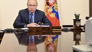 Putin je naďalej v izolácii. Vo voľbách hlasoval po prvýkrát elektronicky