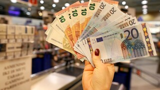 Extra výdavky na pandémiu a zvýšenie platov v školstve spôsobia ďalšie zadlženie Slovenska