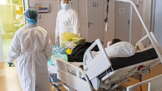 Európa prekročila hranicu 100 miliónov prípadov nákazy koronavírusom