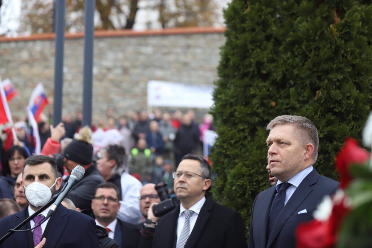 Protest pred budovou NR SR