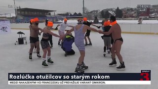 Vodu vymenili za ľad. Otužilci sa so starým rokom lúčili na klzisku, zima im nebola