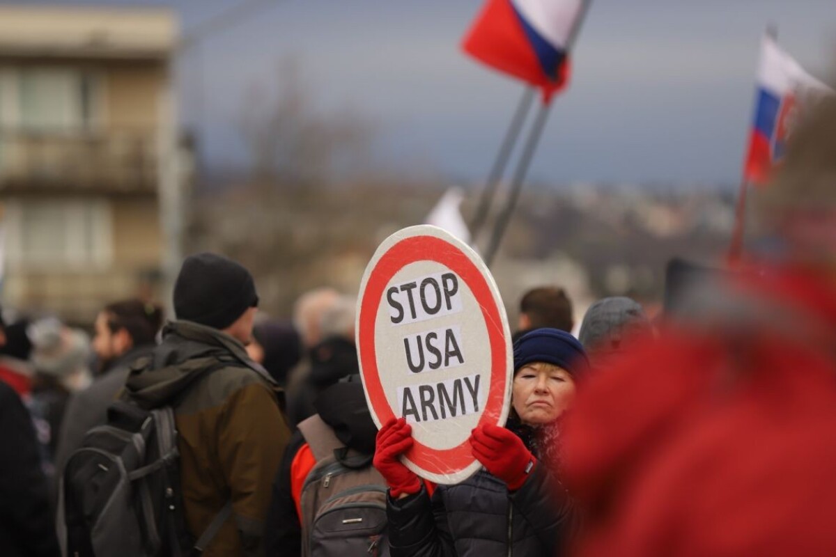 Protest proti obrannej zmluve s USA.