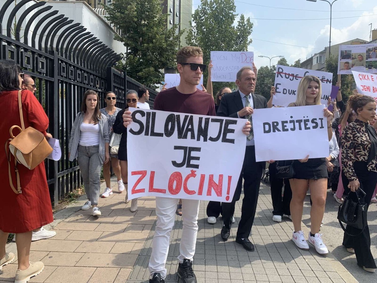 Protesty v Prištine