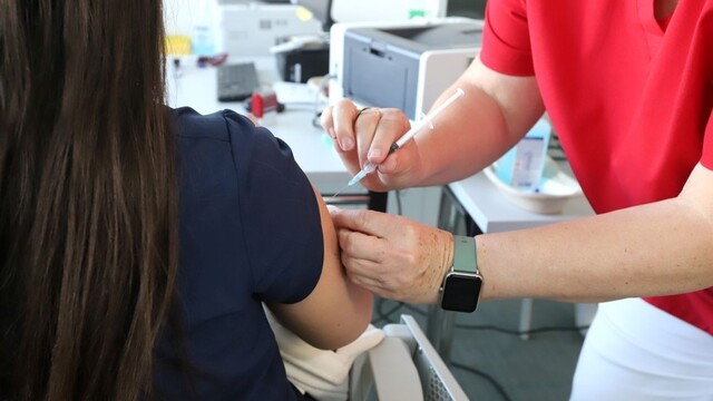 Nová talianska vláda zrušila povinné očkovanie proti covidu pre zdravotníkov