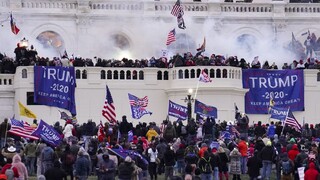 FOTO: Od útoku na Kapitol uplynuli tri roky. Trump aj jeho priaznivci čelia dôsledkom vzbury