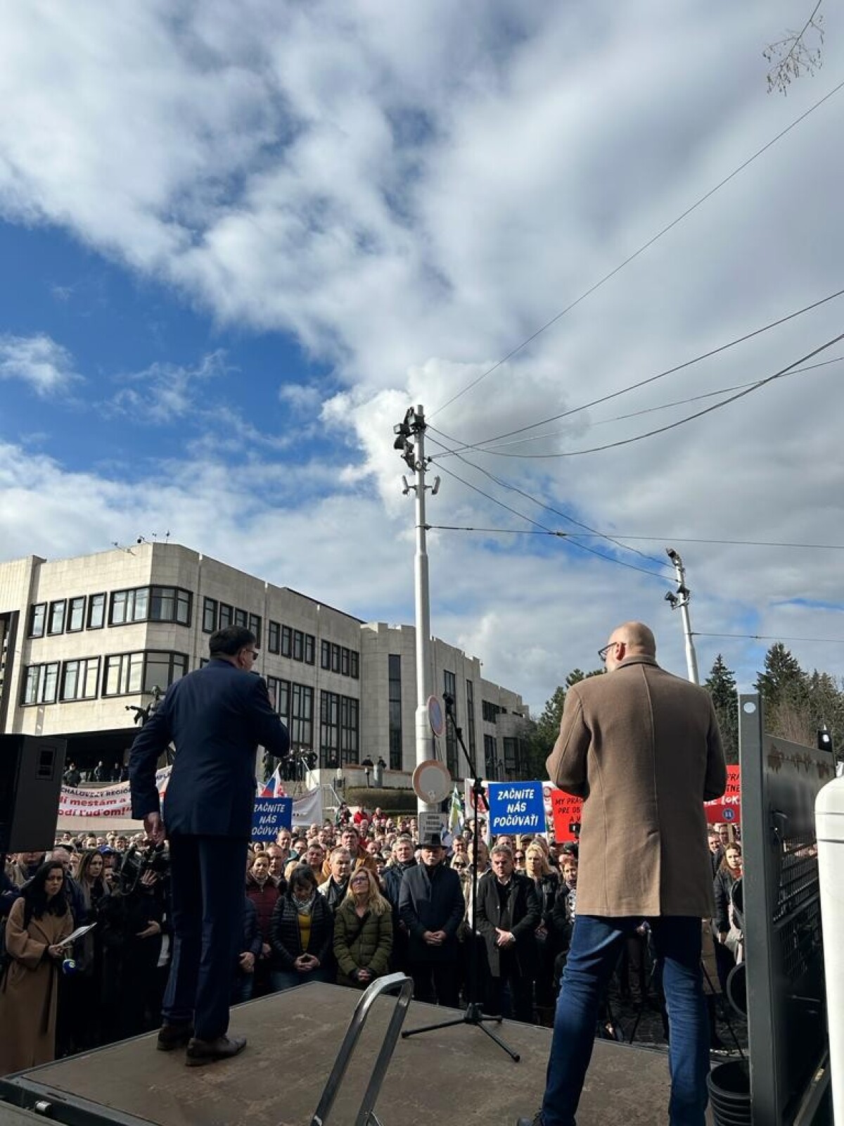 ZMOS pred Národnou radou Slovenskej republiky.