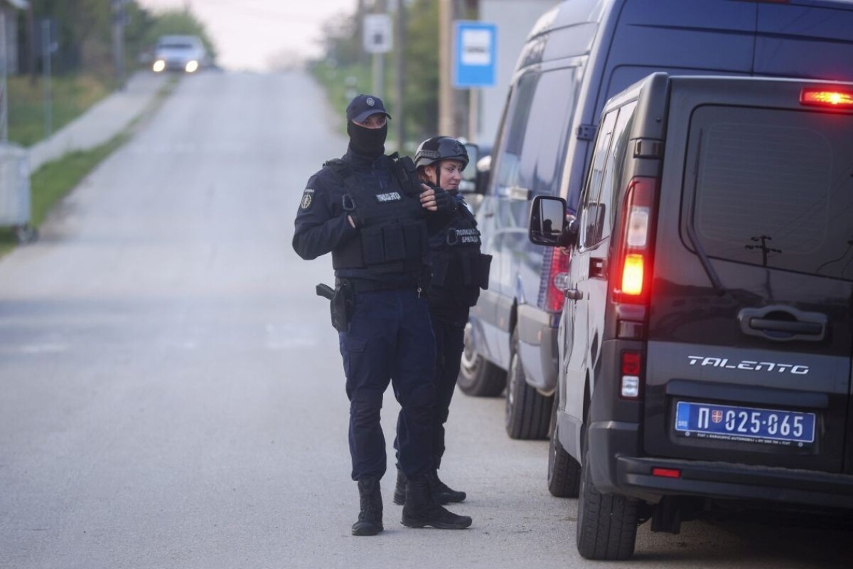 Polícia pátrala po strelcovi