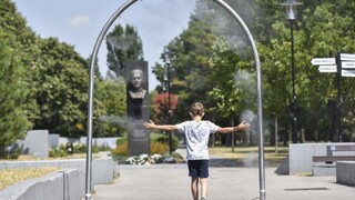 SLEDUJTE RADAR: Pre vysoké teploty platí výstraha tretieho stupňa. Horúčavy budú v stredu sužovať celé Slovensko