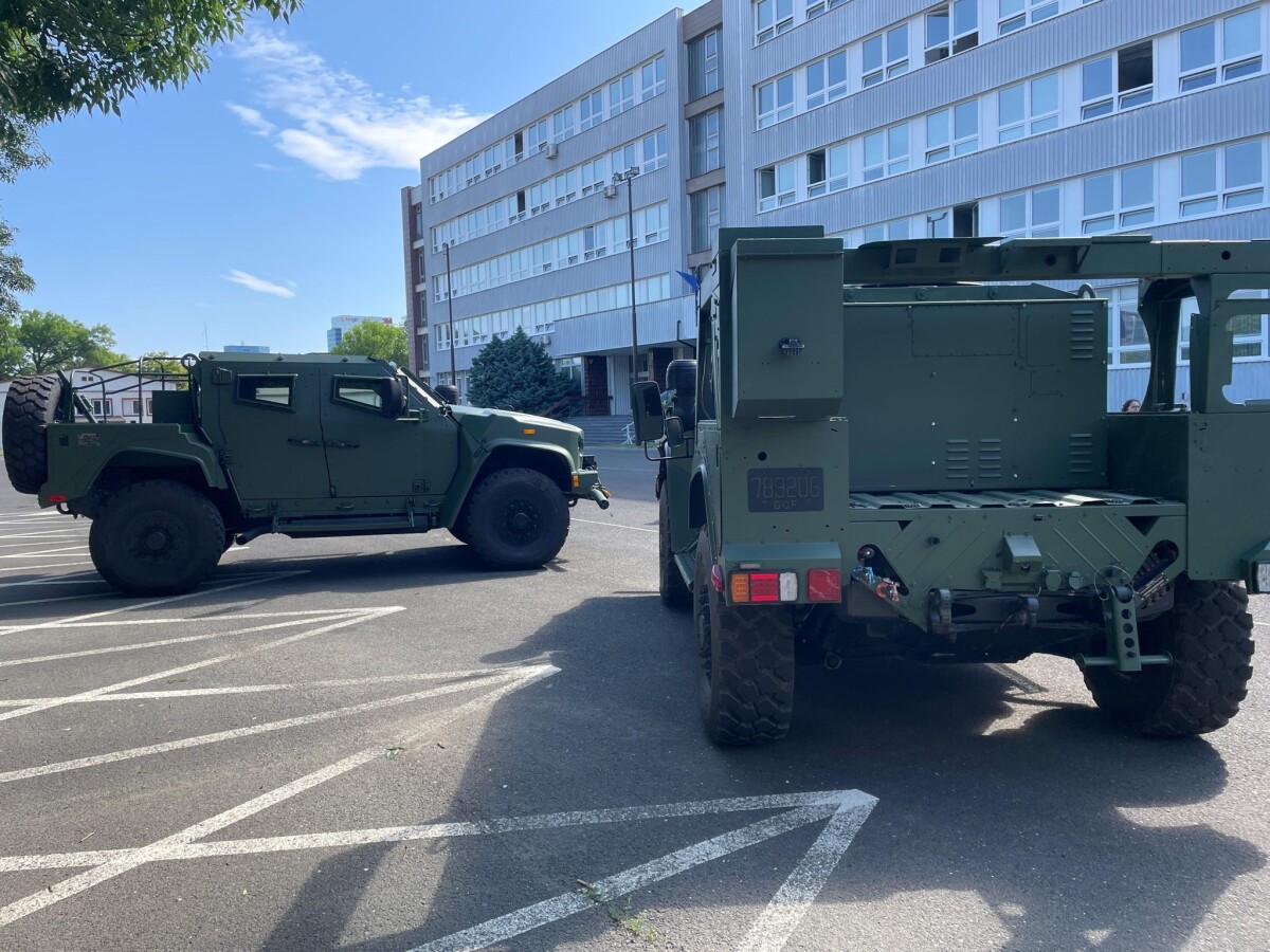 Obrnené taktické vozidlá JLTV 4x4 od spoločnosti Oshkosh.