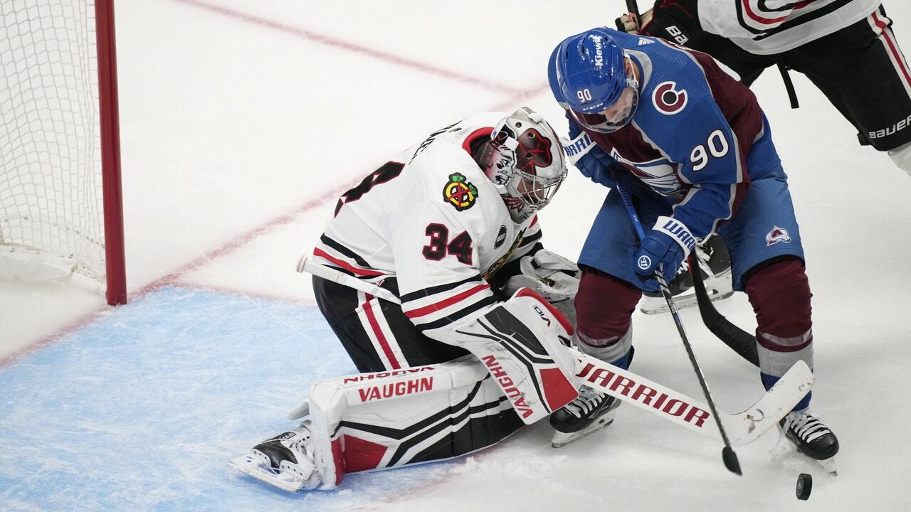 Blackhawks_Avalanche_Hockey764427.jpg