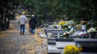 Polícia bude dohliadať, vy zvýšte pozornosť. Pri návšteve hrobov počas sviatkov sa držte týchto rád