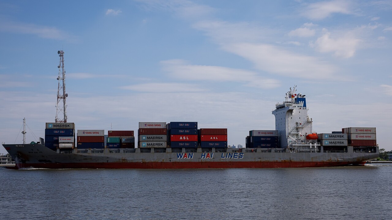 Nákladná loď - cargo ship