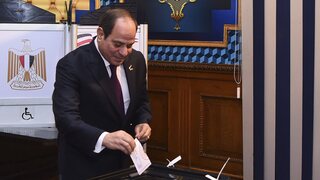 Egyptské prezidentské voľby majú očakávaného víťaza. Mandát obhájil bývalý armádny generál