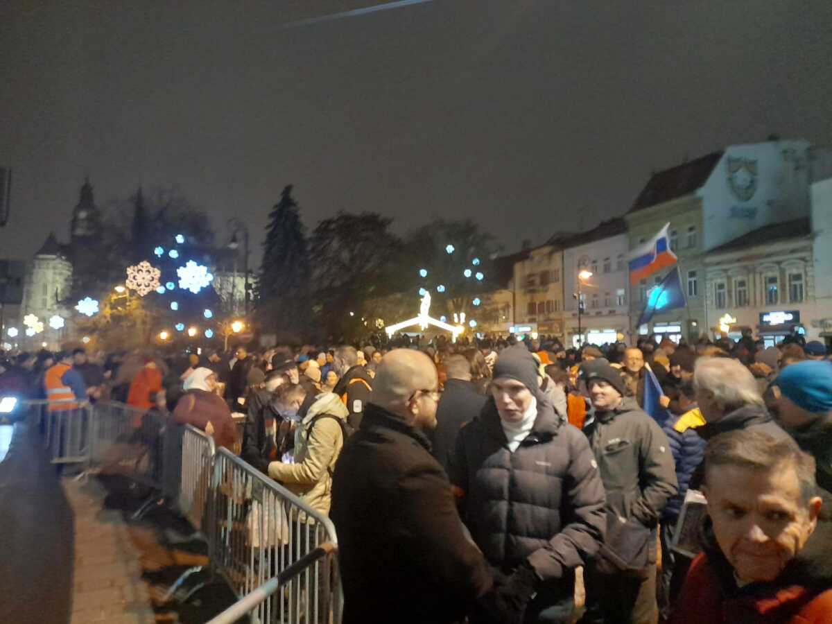 Protestujúci v Košiciach.