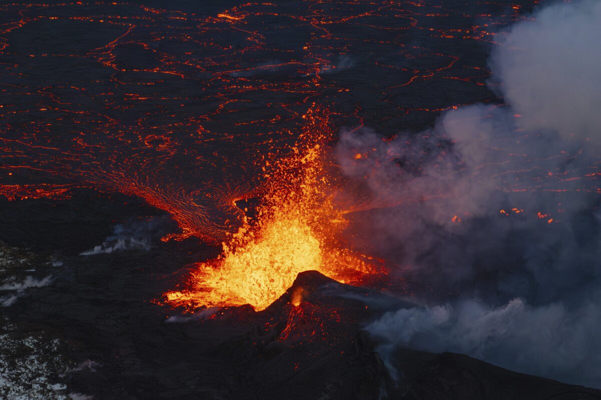 Erupcia sopky pri meste Grindavík