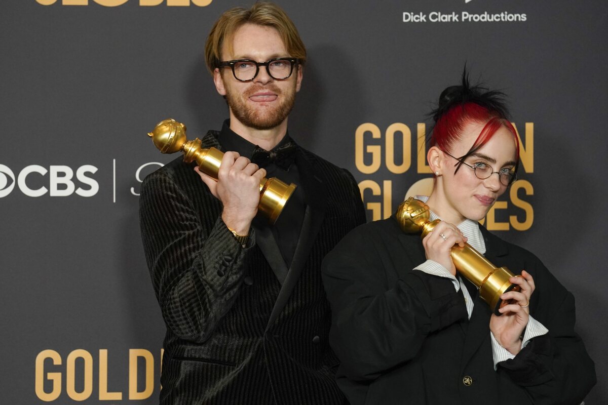 81st_Golden_Globe_Awards___Press_Room966661.jpg