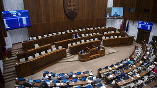 Ďalší rokovací deň v parlamente skončil. Šutaj Eštok aj Pellegrini podľa opozície porušujú zákon