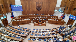 Parlament rokoval už tretí deň. KDH podalo návrh na odvolanie Blahu, Valášek kritizoval Blanára