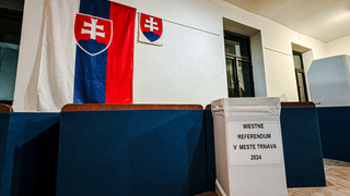 Trnavčania majú svoje historicky prvé referendum. Odpovedajú na päť otázok o parkovacej politike