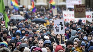 Majú v úmysle vyhostiť masy. V Nemecku neutíchajú protesty proti AfD a pravicovému extrémizmu