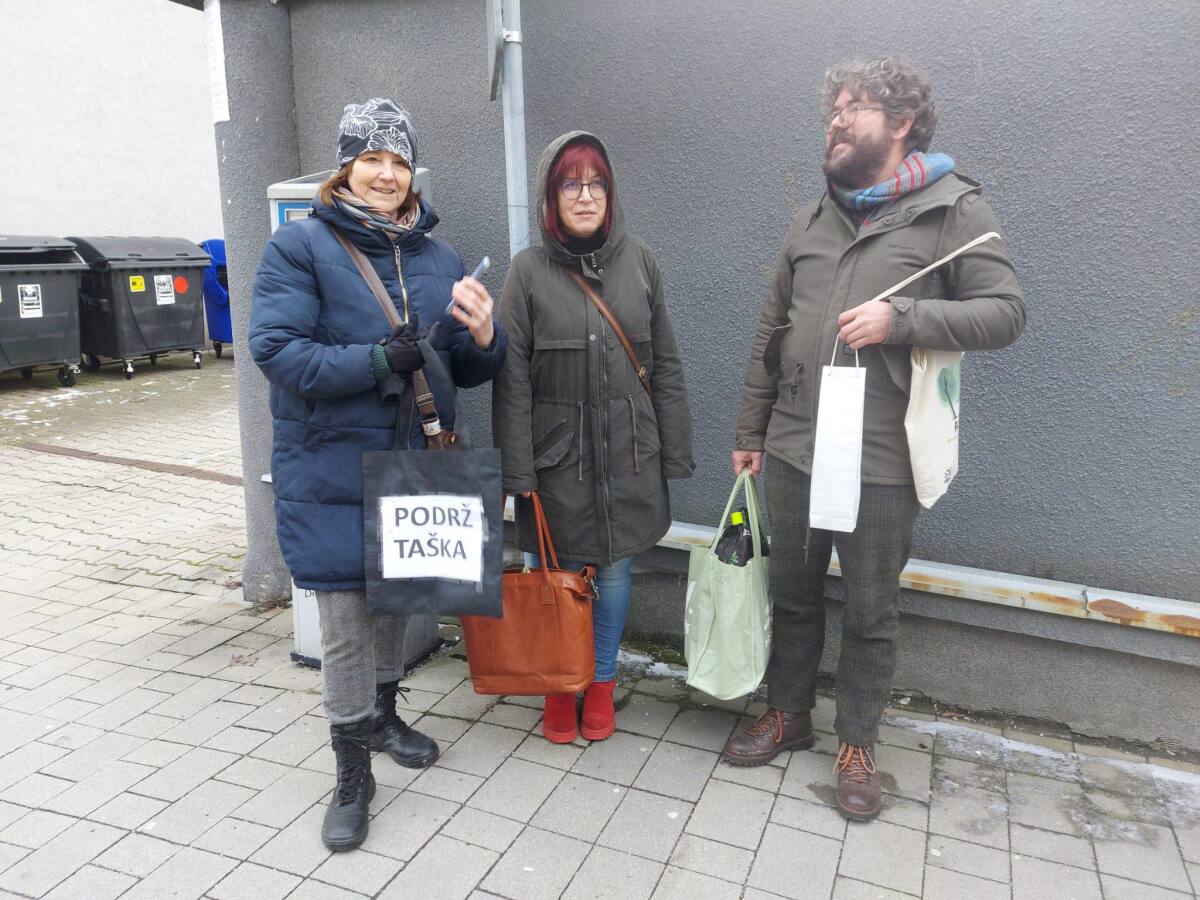 Protestujúci, ktorí nesúhlasia s kandidatúrou Petra Pellegriniho