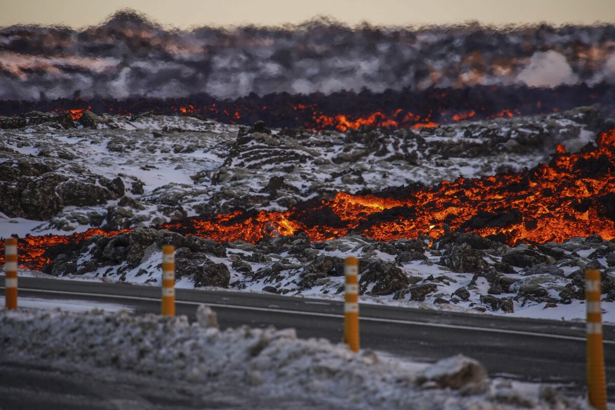 Iceland_Volcano058413.jpg