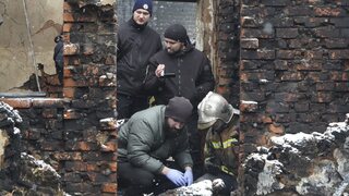 Ruský útok na Charkov bol nemilosrdný. Zničil čerpaciu stanicu a 15 domov,  zahynuli aj deti