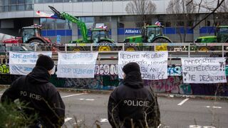 Českí poľnohospodári protestovali v Prahe. Okrem iného žiadali demisiu vlády či konkrétnu cenu elektriny