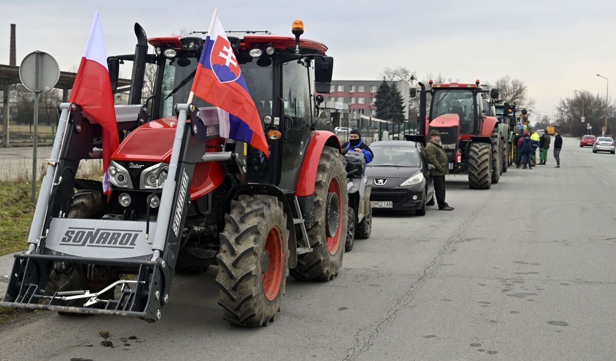 Protest_farmari_Michalovce_005021238.jpg