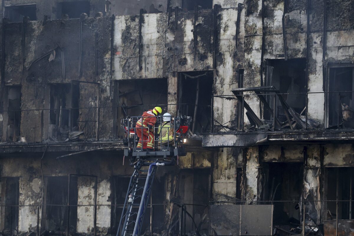 Spain_Building_Fire102880.jpg