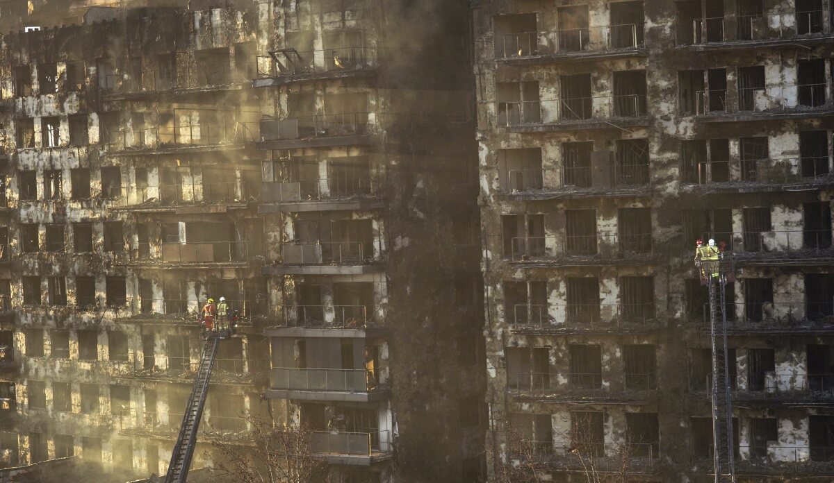 Spain_Building_Fire102884.jpg