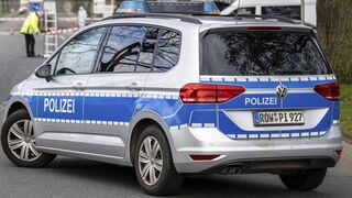 Muž v Nemecku postrelil štyroch ľudí a následne utekal. Polícia ho vypátrala, priblížila aj dôvod útoku