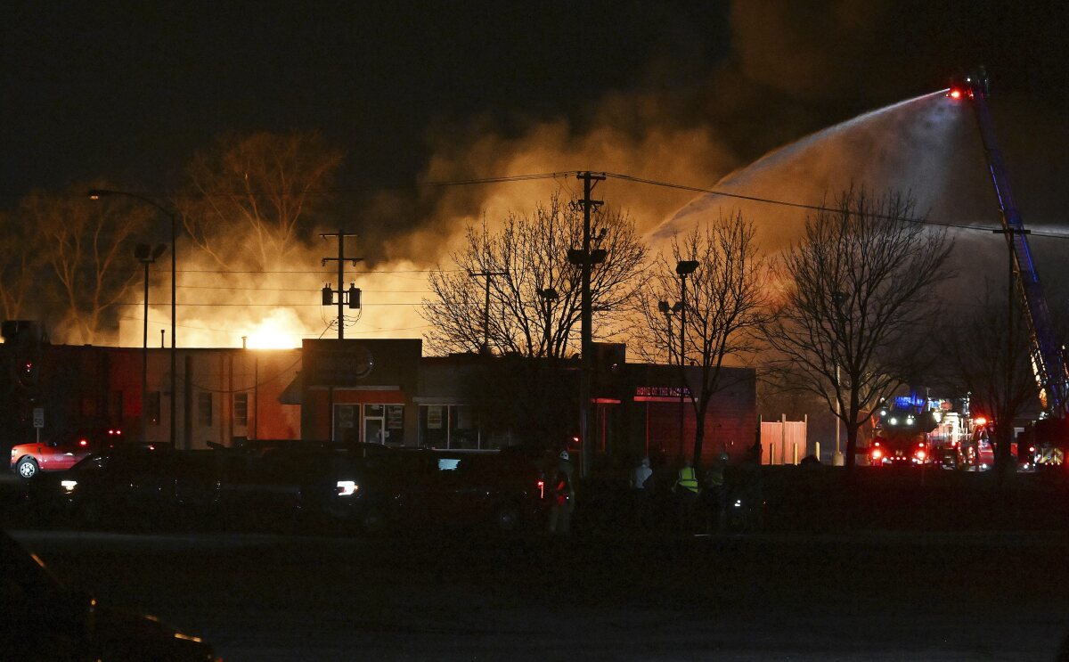 Industrial_Fire_Detroit136553.jpg