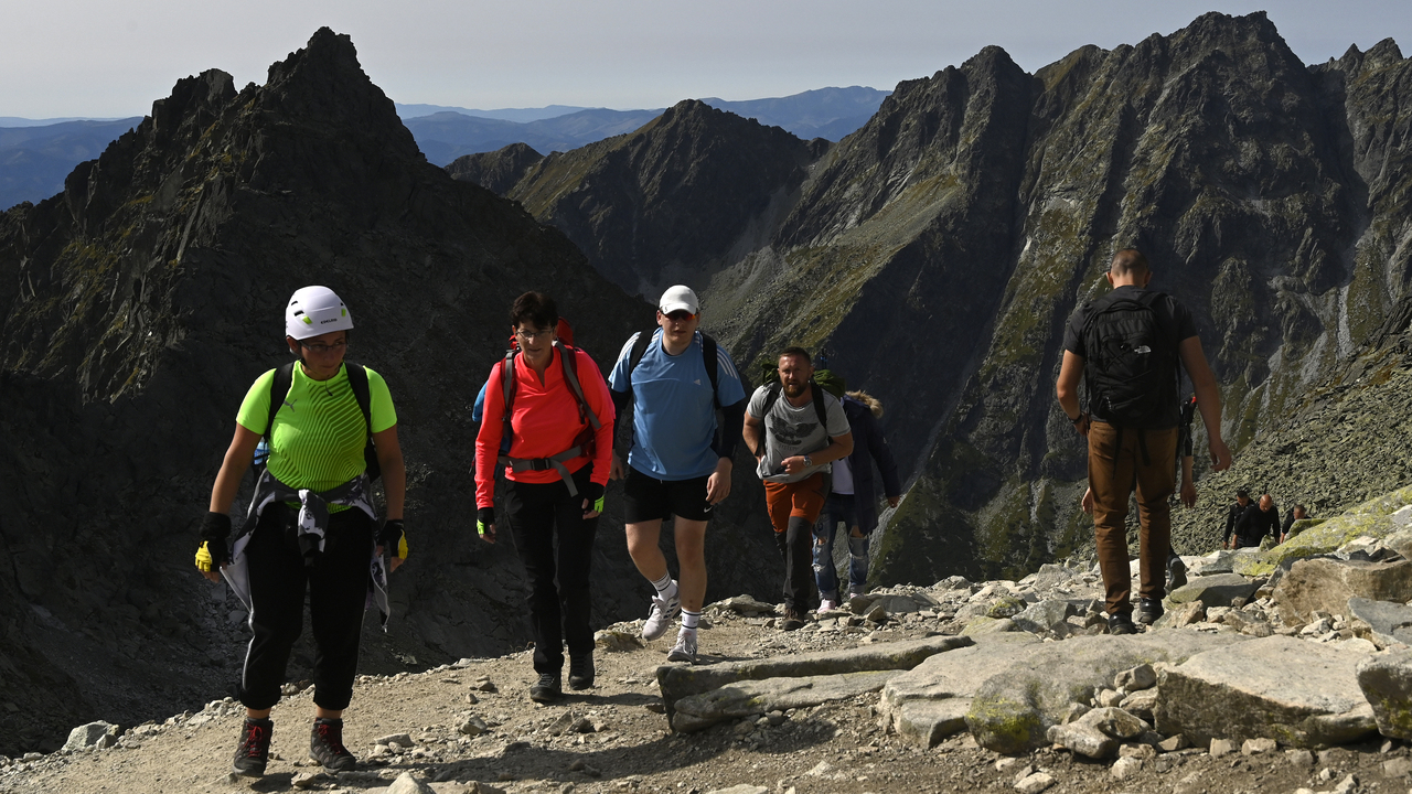 Turisti-Tatry-Rysy