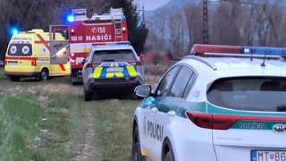 Žena sa postavila pred prichádzajúci vlak. V náručí držala dieťa, zrážku neprežili