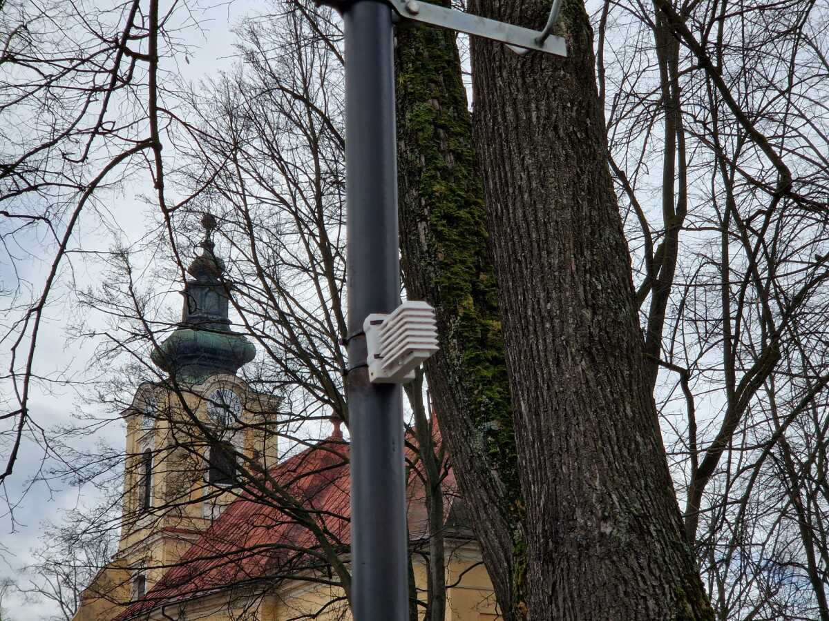 Senzory na monitorovanie kvality vzduchu v Brezne.