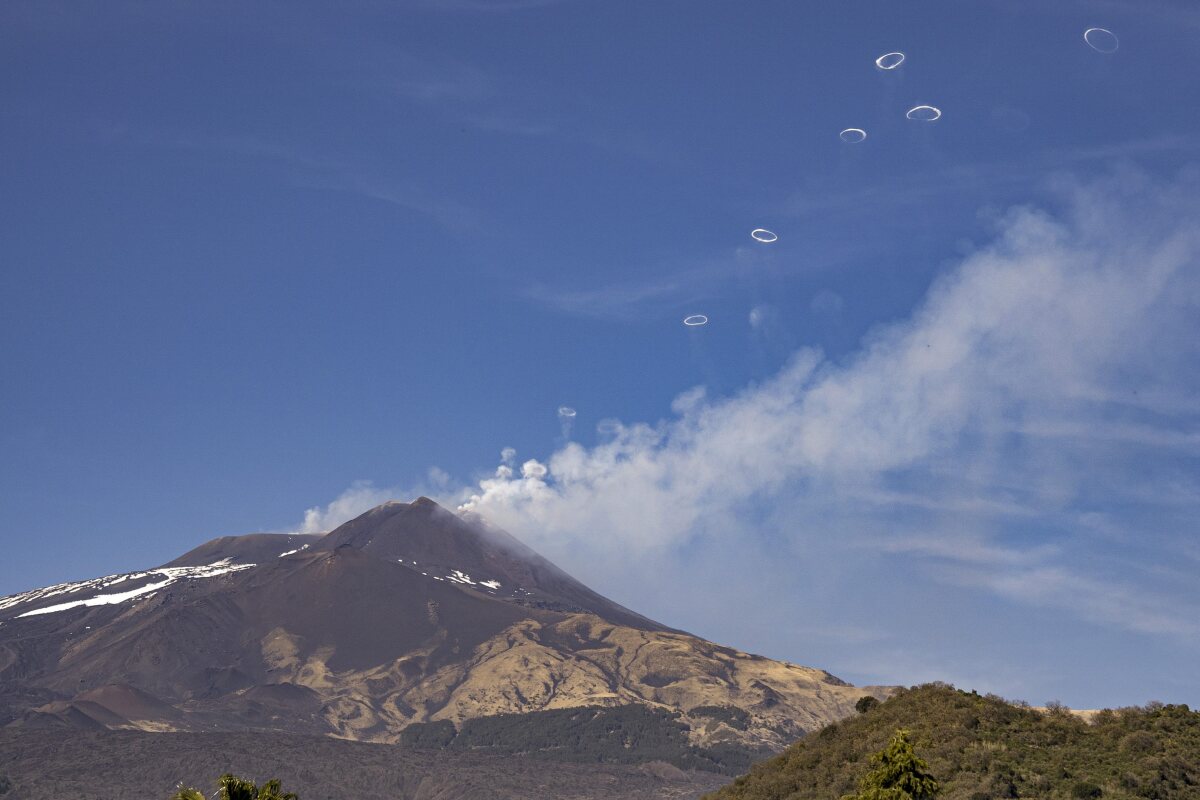 Italy_Etna_Volcano225480.jpg