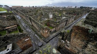 Dych berúci objav z tretieho storočia. Archeológovia pri nových vykopávkach v Pompejach objavili ohromujúce fresky