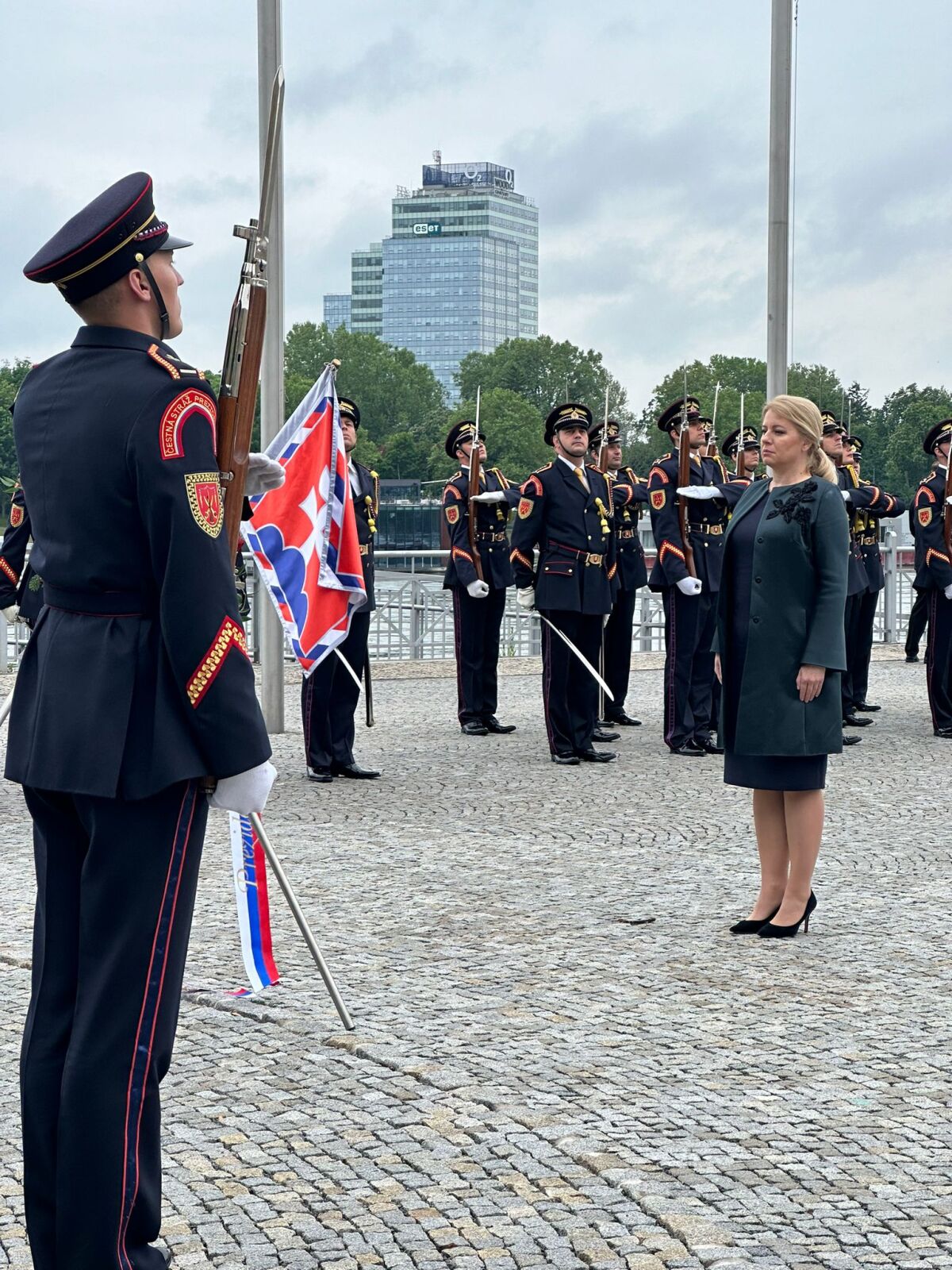 Prezidentka Zuzana Čaputová položila veniec na hrob neznámeho vojaka na nábreží Dunaja