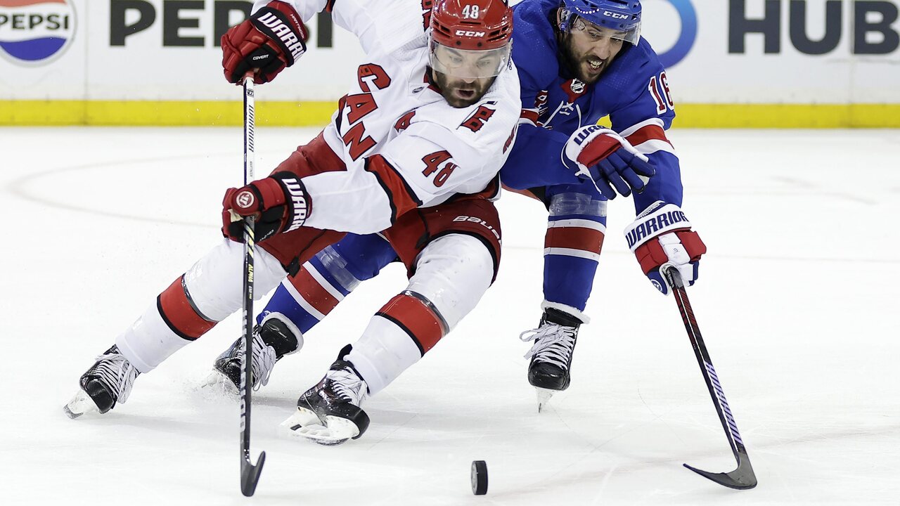 Hurricanes_Rangers_Hockey327814.jpg