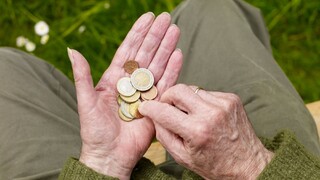 Slováci sa obávajú výšky dôchodku. Viac peňazí by mal ľuďom priniesť druhý pilier
