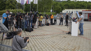 Päť dní po atentáte: Ficov stav je stabilizovaný a zlepšuje sa. Prezidentka sa stretla s ministrom obrany, informovala sa o zdraví  premiéra