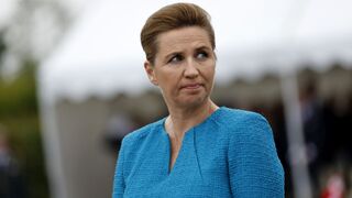 Dánsku premiérku fyzicky napadol muž, krajina je z útoku v šoku. Násilie v politike nemá miesto, povedala šéfka EP