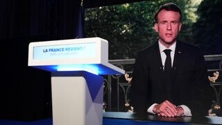 Macron rozpúšťa parlament a vypísal predčasné voľby. V eurovoľbách utrpel drvivú porážku