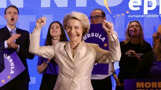 Víťazom eurovolieb sa stala Európska ľudová strana. Von der Leyenová chce vybudovať baštu proti extrémom