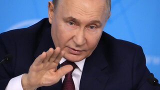 Putin dáva Ukrajine nové ultimátum, potom je ochotný zastaviť paľbu. Zelenskyj ho porovnal s Hitlerom a odmietol jeho požiadavku