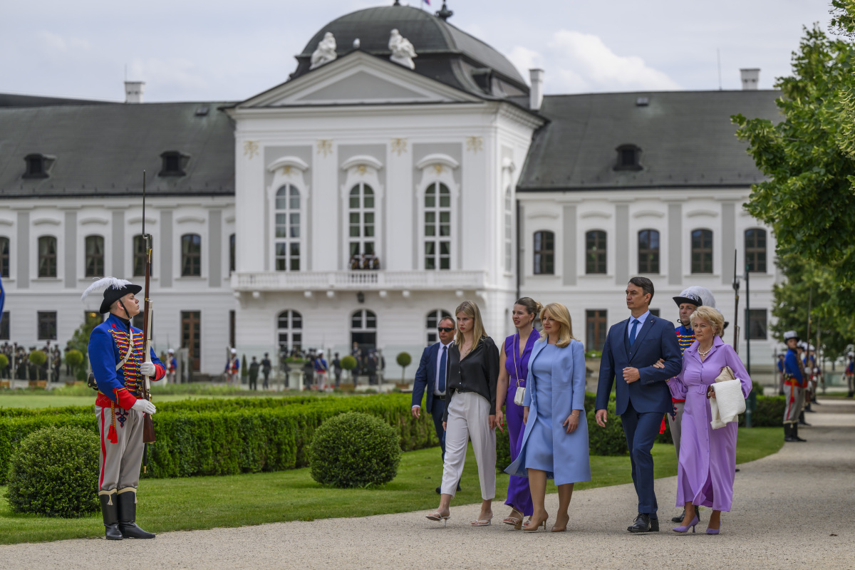 Prezidentka Zuzana Čaputová počas rozlúčkového príhovoru v Prezidentskej záhrade 